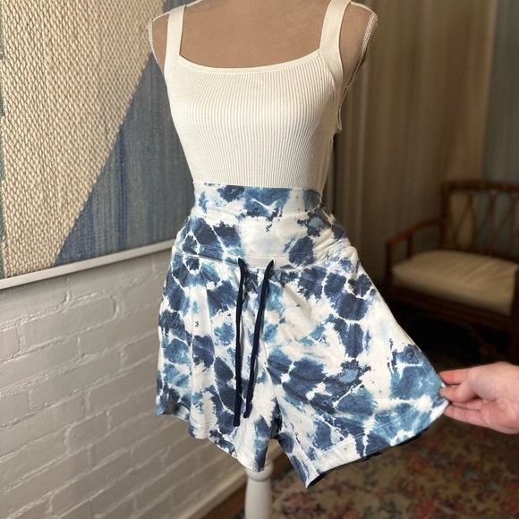 NWT Old Navy Blue Tie-Dye Fold Over Waist Shorts - Picture 3 of 11